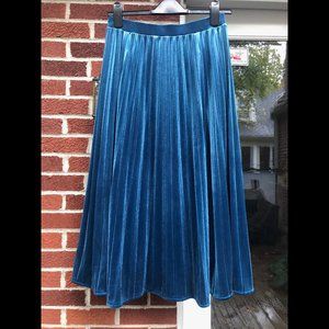 Boden velvet pleated skirt